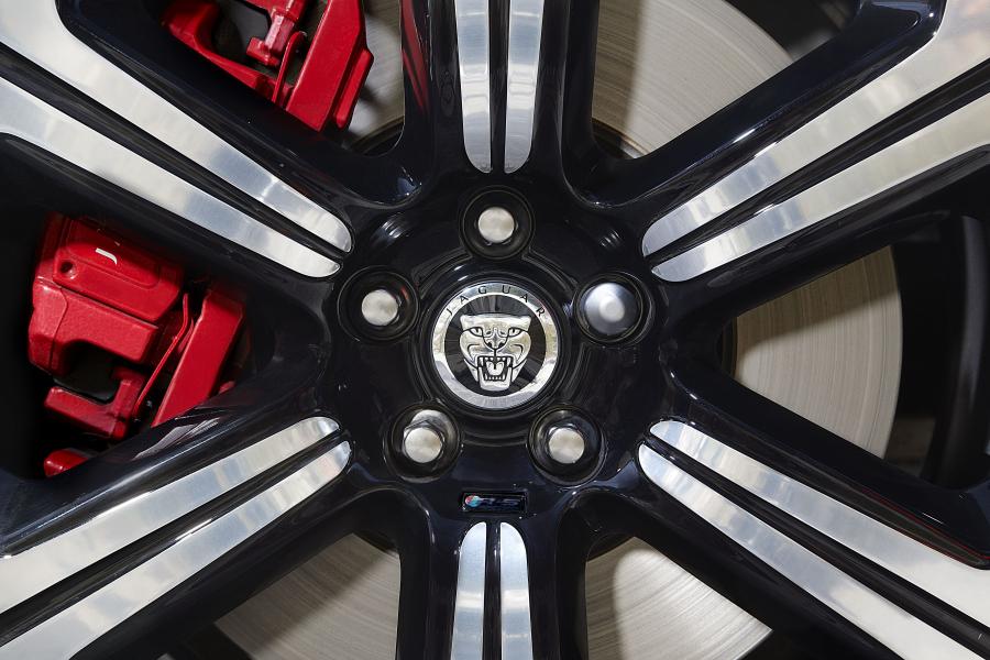  Jaguar XFR-S 2013 года  (фото 39 из 61)